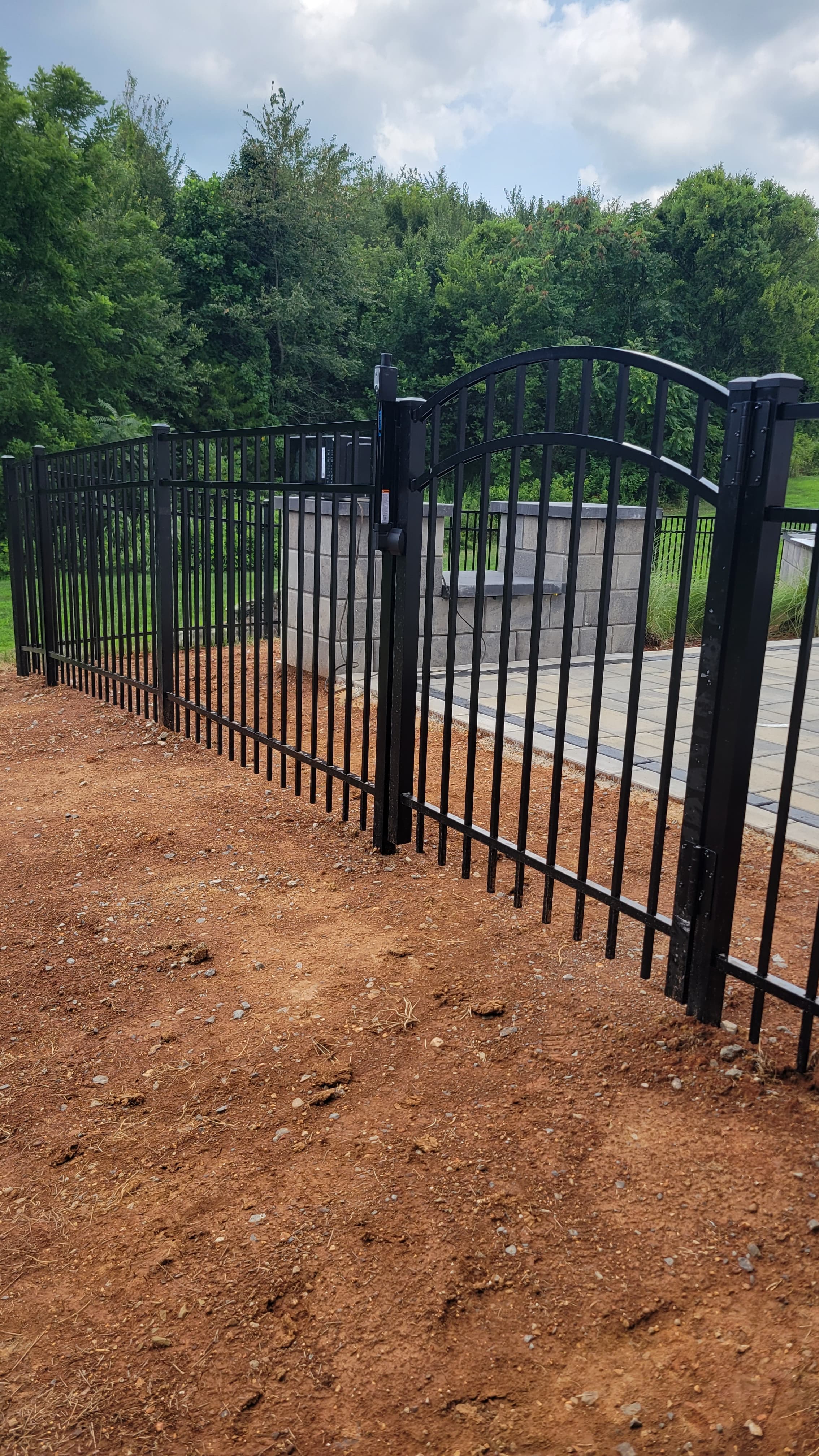 Black ornamental aluminum fence with decorative spear tops
