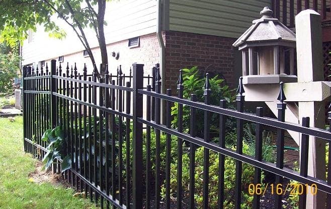 Savannah style aluminum fence installation