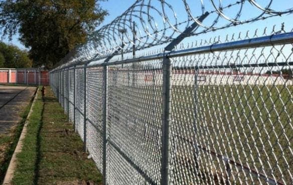 Chain-link fence with razor wire - Model 509