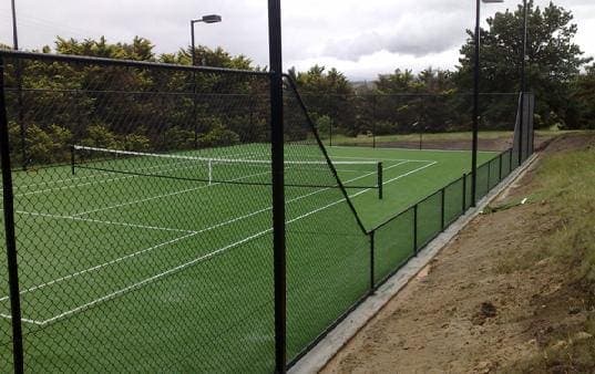 Black vinyl coated tennis court fence - Model 511