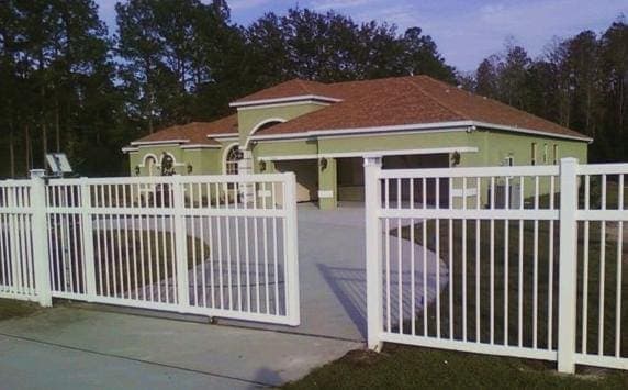 Aluminum cantilever gate installation