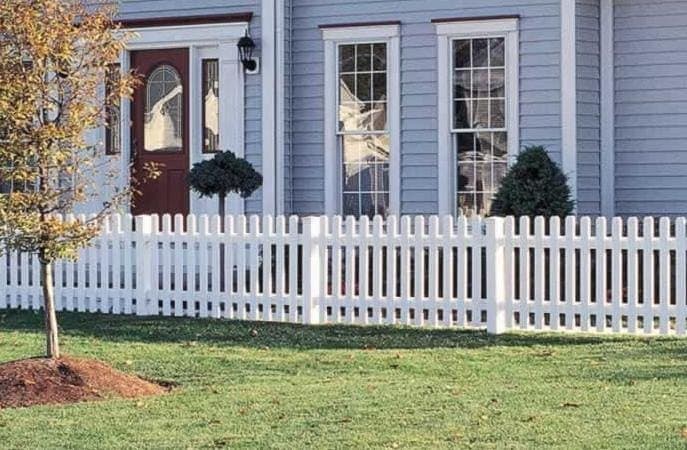 Albany spaced-picket vinyl fence - Model 409