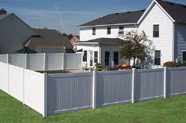 Estate vinyl privacy fence - Model 401