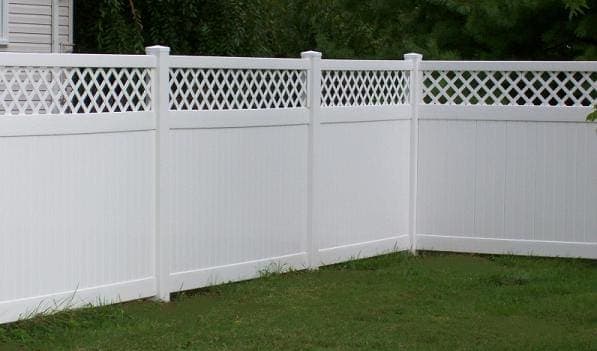 Estate with Lattice vinyl fence - Model 403