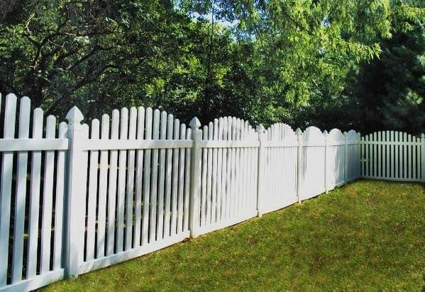 Pierre spaced-picket vinyl fence - Model 415