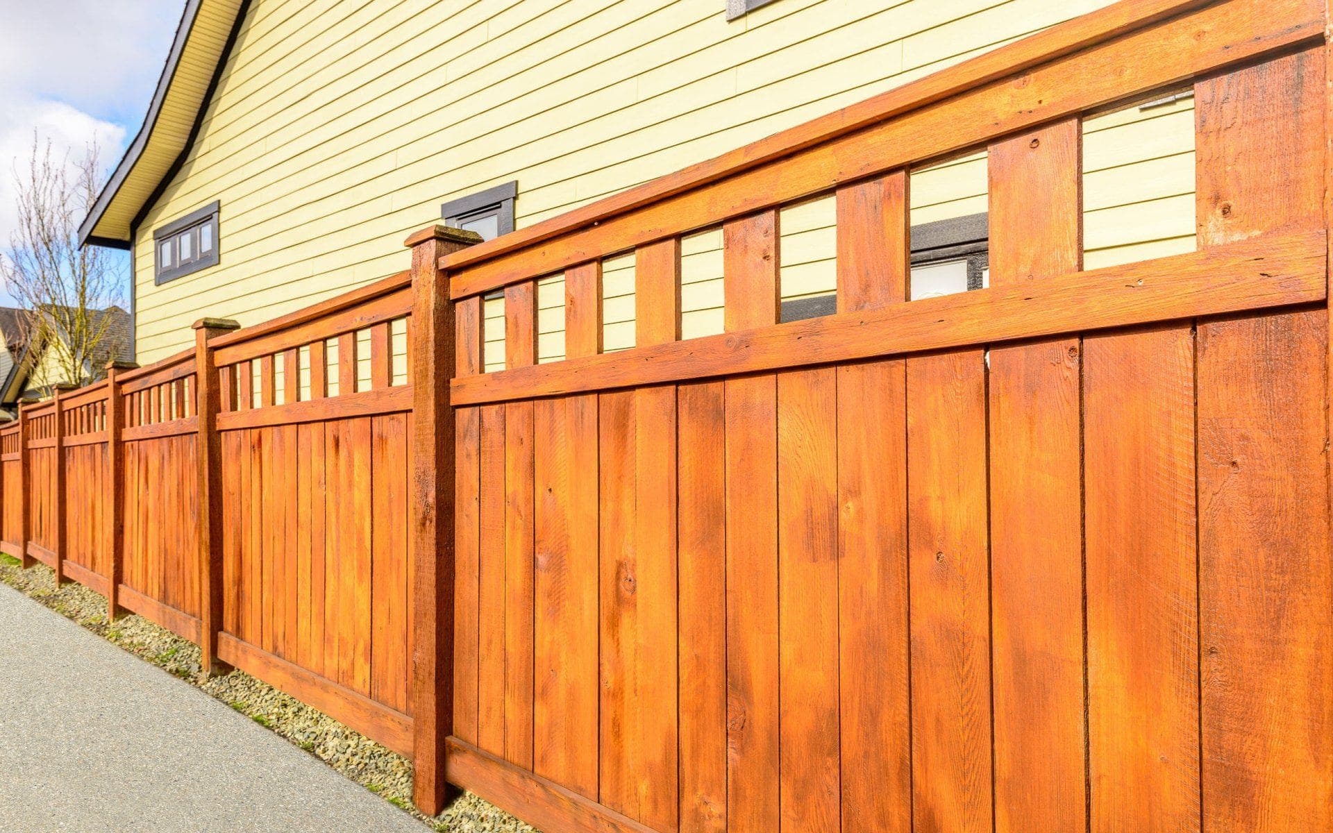 Cedar privacy fence with decorative lattice top